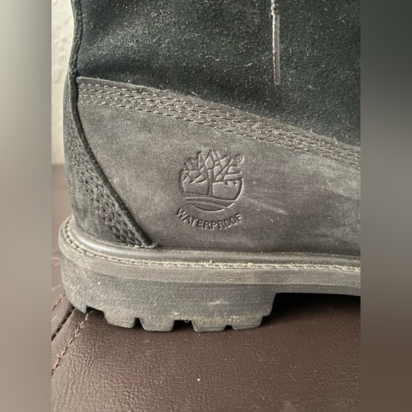 Black fuzzy Timberlands - Picture 3 of 8